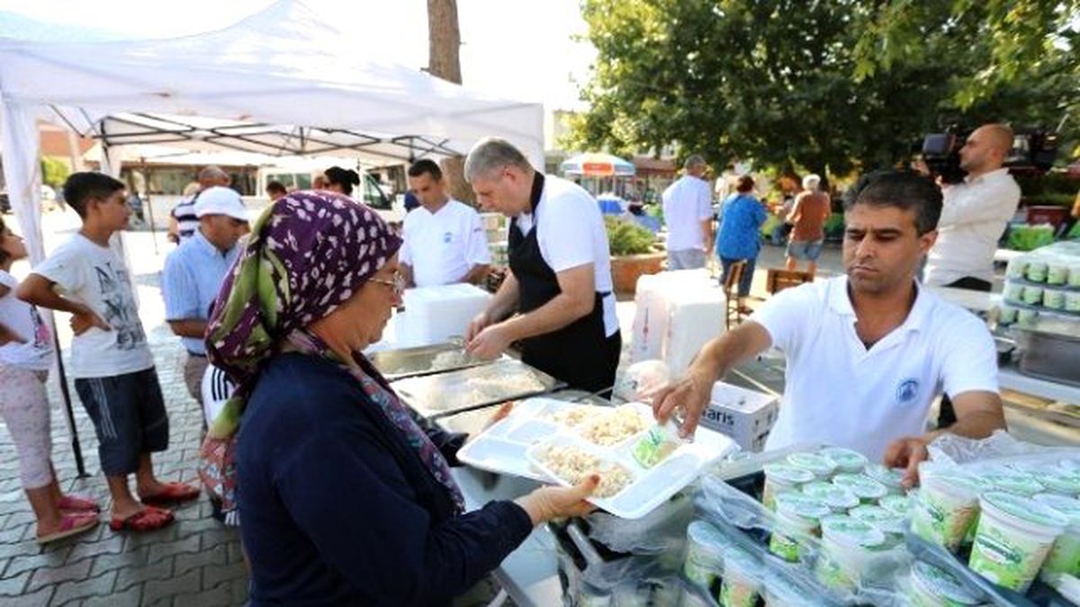 Selçuk\'ta Şeftali Festivali Buruk Geçti