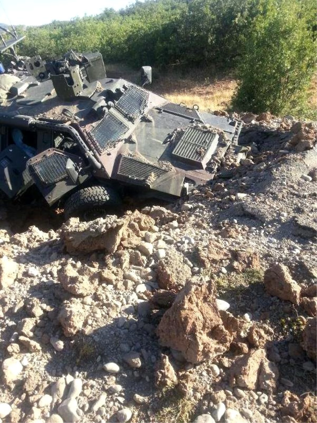 Silvan Barajına Roketatarlı, Bingöl\'de Askeri Araçlara Mayınlı Saldırı Yapıldı