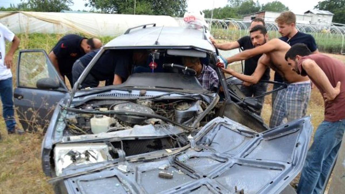 Sollama Yapmak İsteyen Sürücü Otomobilde Sıkıştı