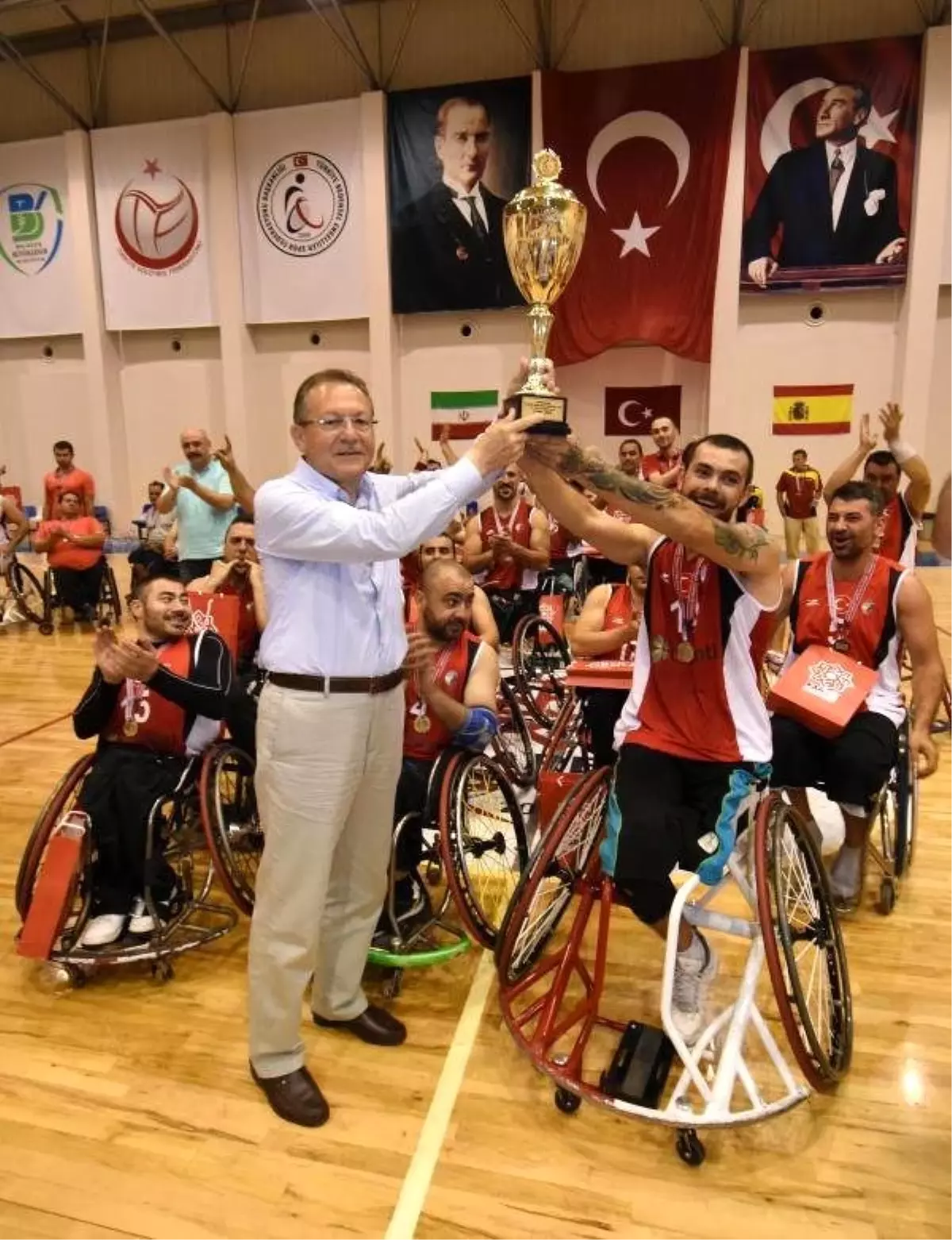 Tekerlekli Sandalye Basketbol Turnuvası\'nda Şampiyon Türkiye