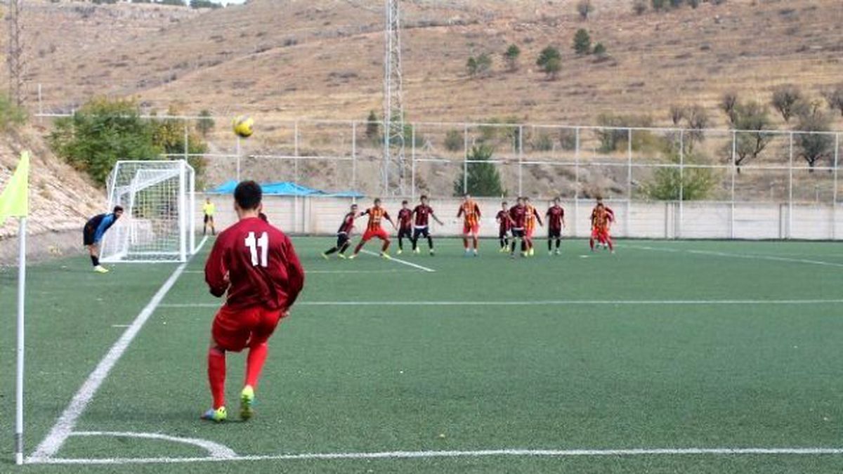 U21 Statüsünde Çim Saha Zorunluluğu