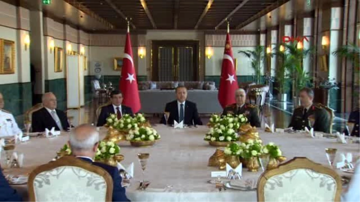 Erdoğan YAŞ\'ta Bir Geleneği Yıktı! İlk Gün Yemek Verdi