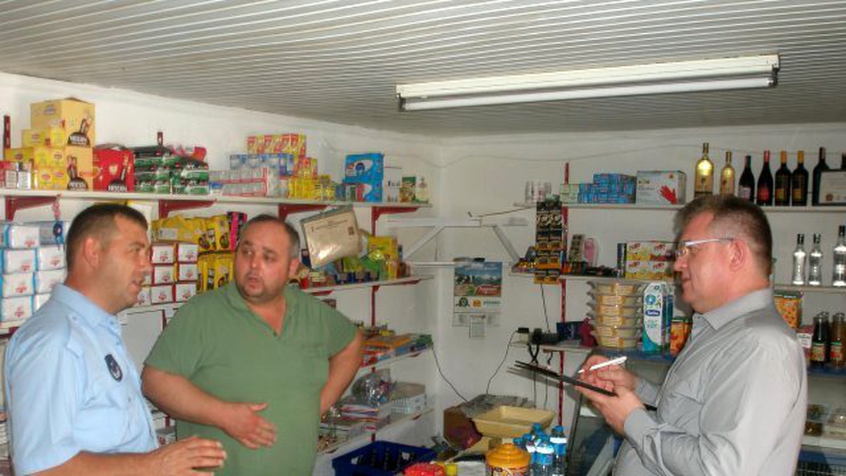 Zabıta İzzetiye\'de Bakkal ve Kahvehaneleri Denetledi