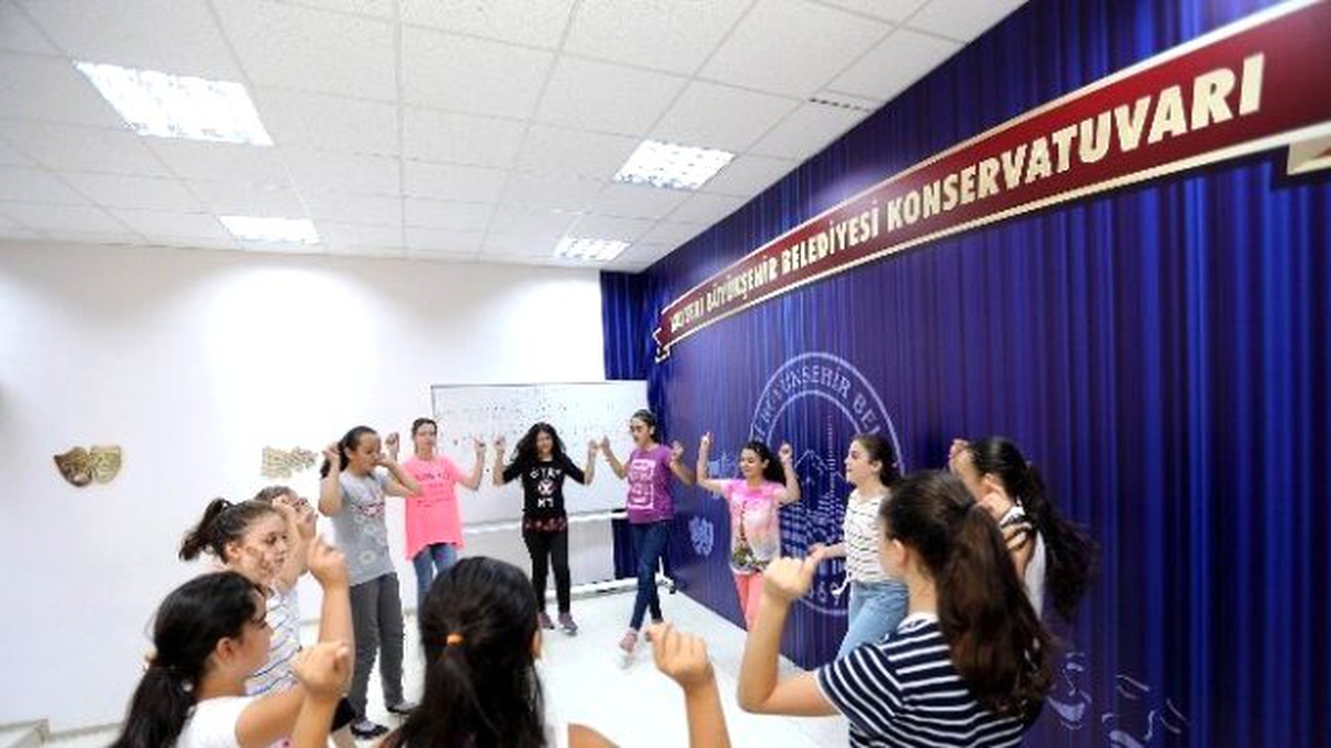 Büyükşehir Belediye Konservatuarı Yaz Kursları Devam Ediyor