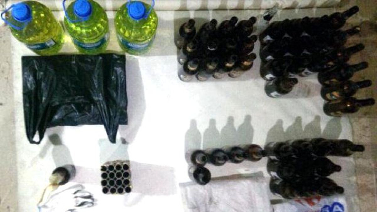 Diyarbakır\'da Eylemcilere Ait Molotof ve Havai Fişek Ele Geçti