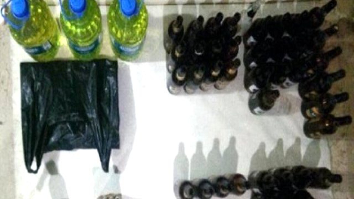 Diyarbakır\'da Molotofkokteyli ve Havai Fişek Ele Geçti
