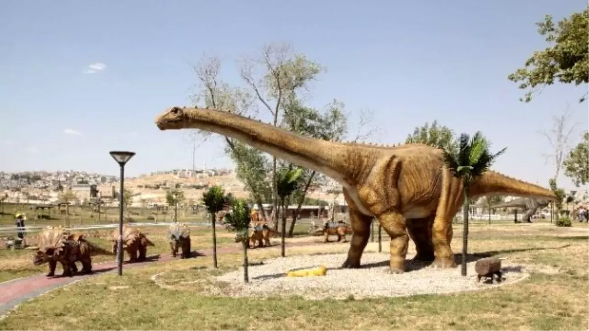 Gaziantep\'e Hareketli Dinozor Parkı