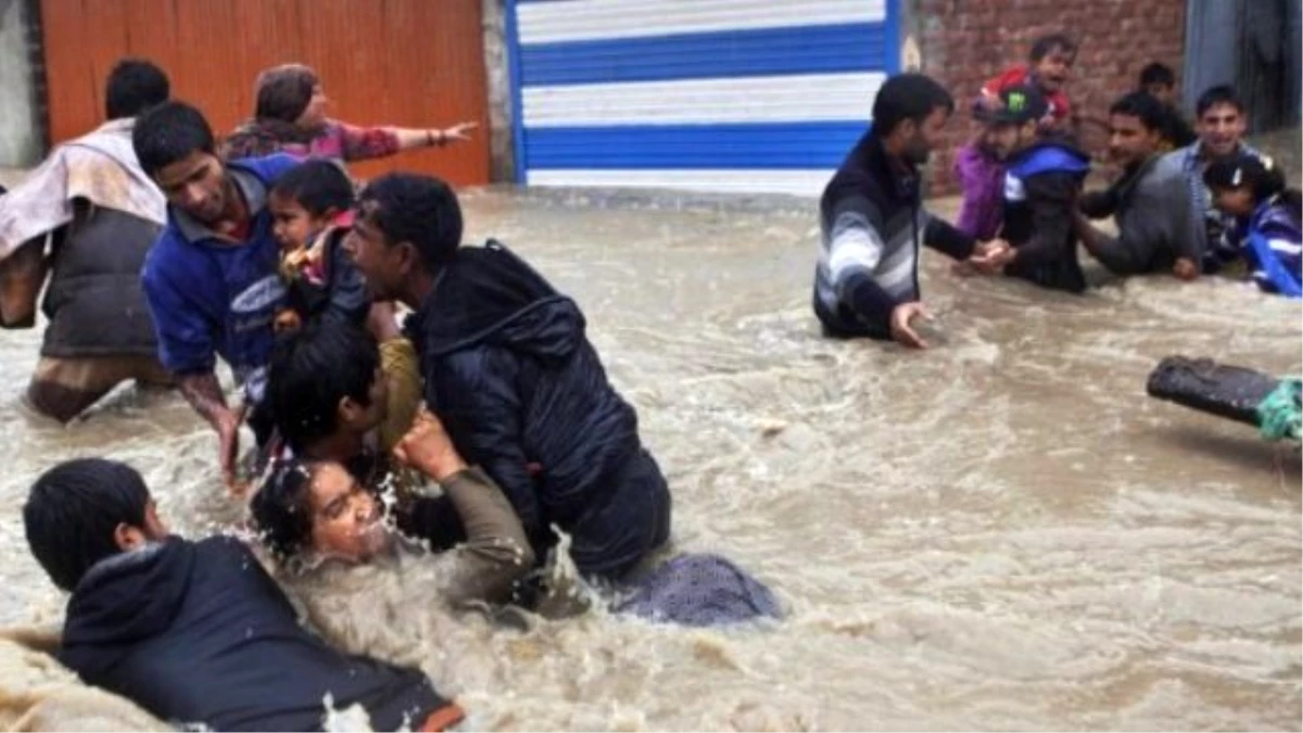 Hindistan\'ı Sel Vurdu: 178 Ölü