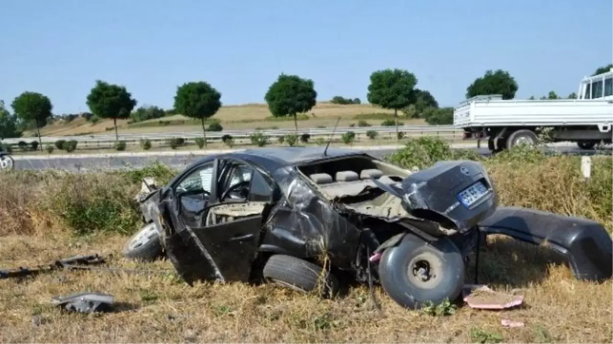 Hurdaya Dönen Otomobilden Sağ Çıktılar