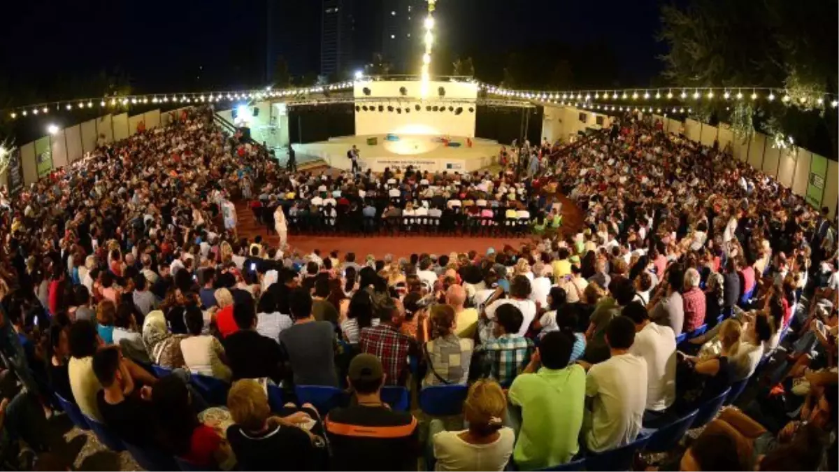 Kadıköy Belediyesi Tiyatro Festivali Başladı