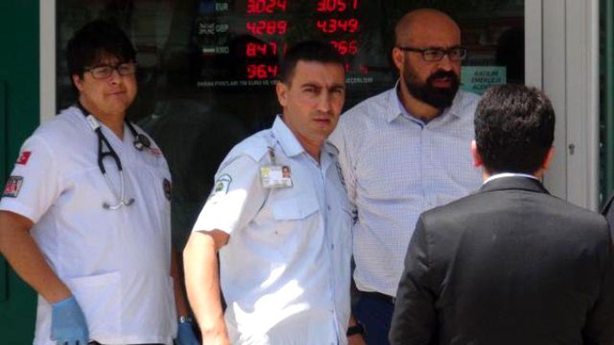 Konya\'da Silahlı Banka Soygun Girişimini, Güvenlik Görevlisi Engelledi
