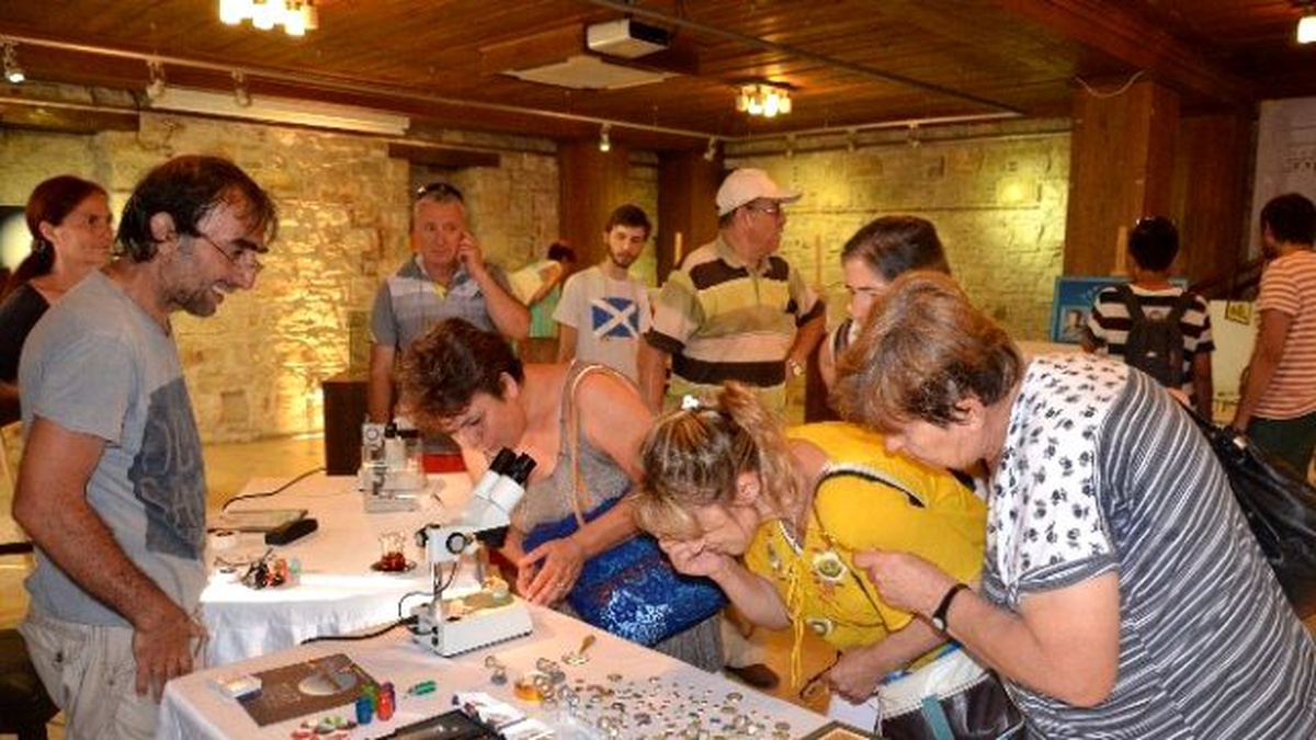 Kuşadası\'nda Mikroskobik Heykeller Sergisi Açıldı