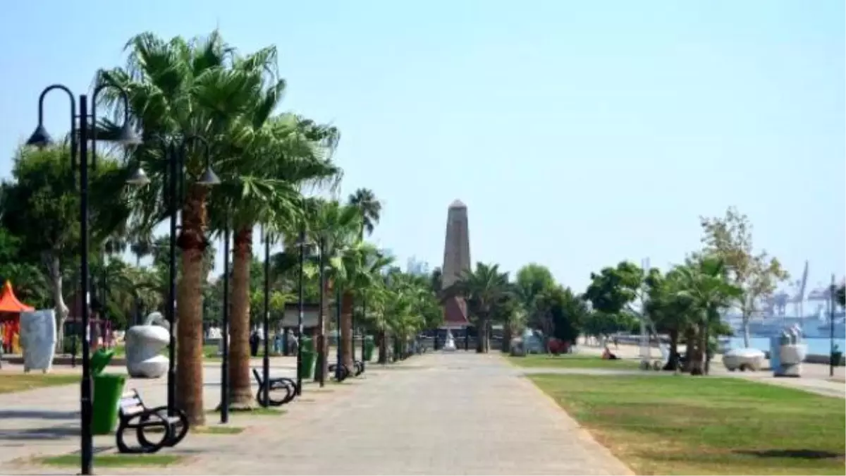 Mersin\'in Sıcağı Parkları Boşalttı