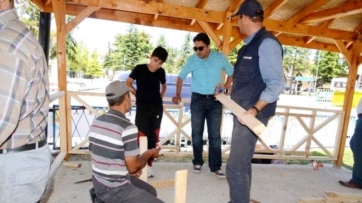 Seyitgazi Marangoz Atölyesi Fabrika Gibi Çalışıyor