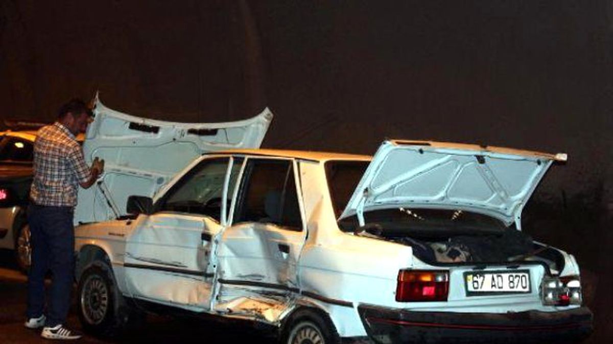 Tünelde 2 Otomobil Çarpıştı: 1 Yaralı