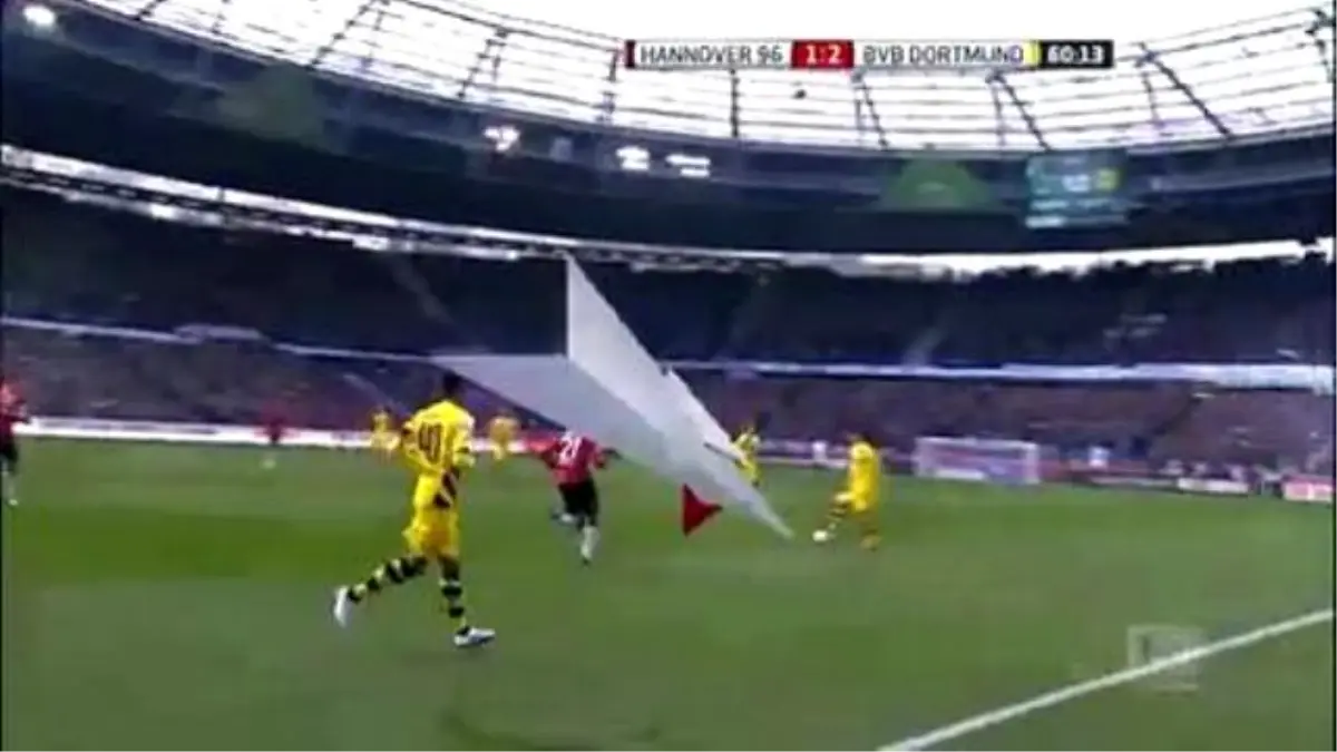 Video: Bundesliga\'da Geçen Sezonun En İyi Golleri: Aubameyang (Hannover 96 - Borussia Dortmund)