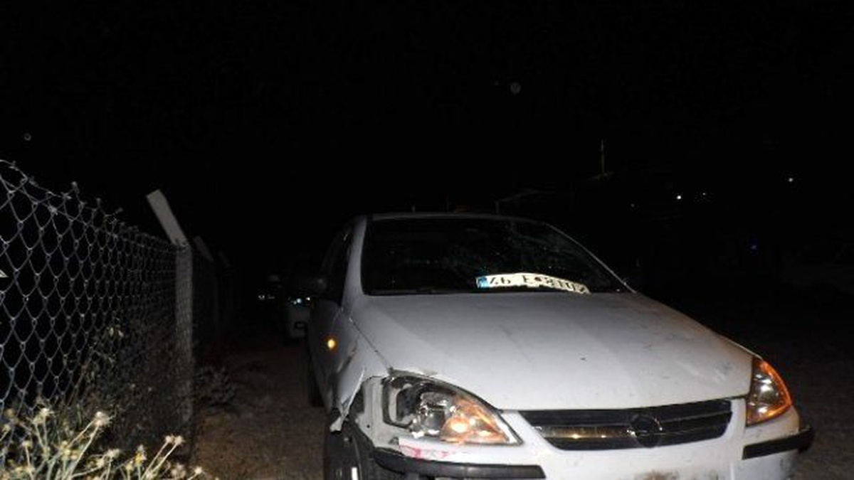 Adıyaman\'da Otomobil Trafik Levhasına ve Bariyere Çarptı: 1 Yaralı