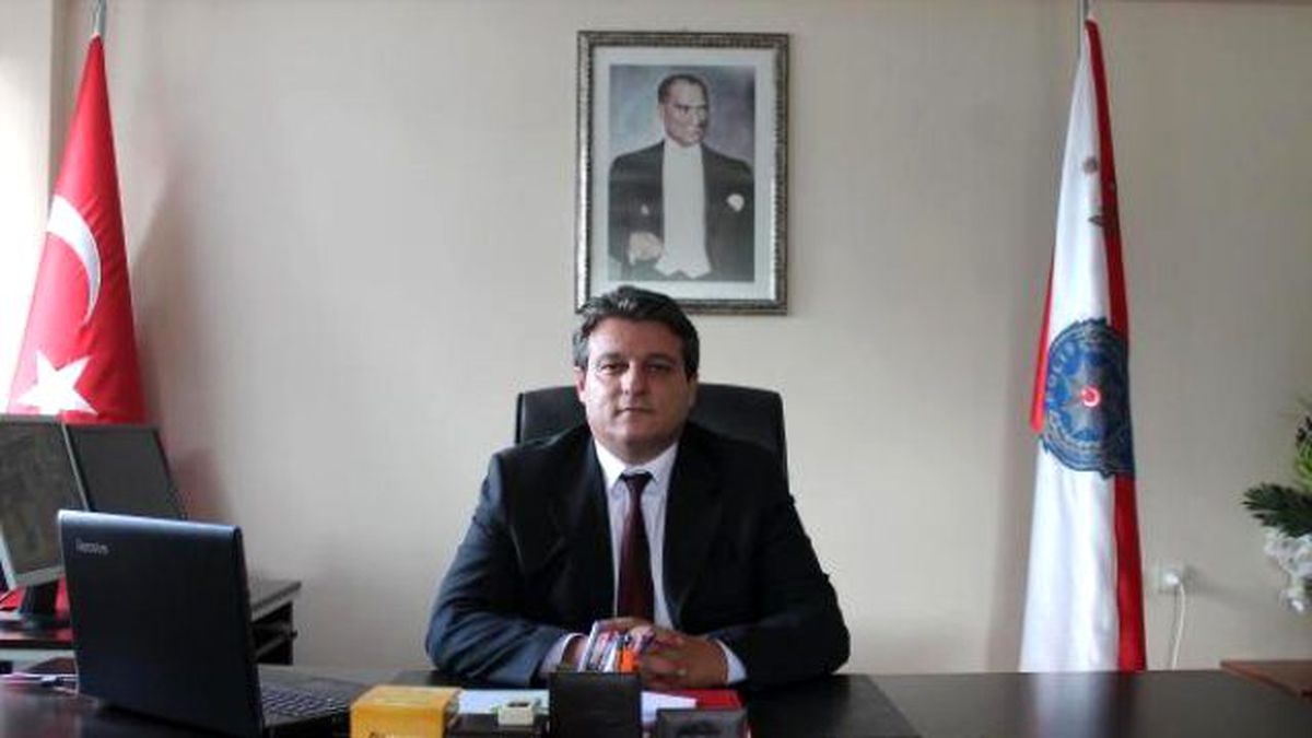 Dikili İlçe Emniyet Müdürü Yezek, Tıraş Olurken Kalp Krizi Geçirdi