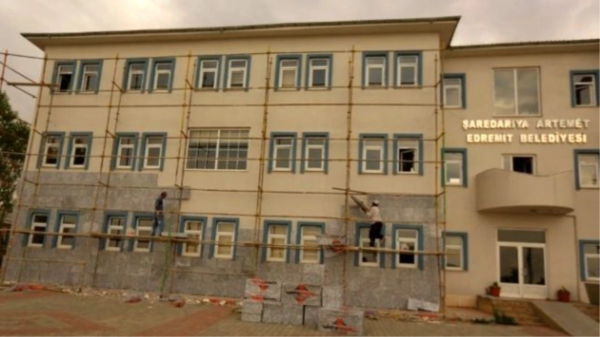 Edremit Belediyesi Ek Bina ve Dış Cephe Yalıtımı Yapımına Başladı