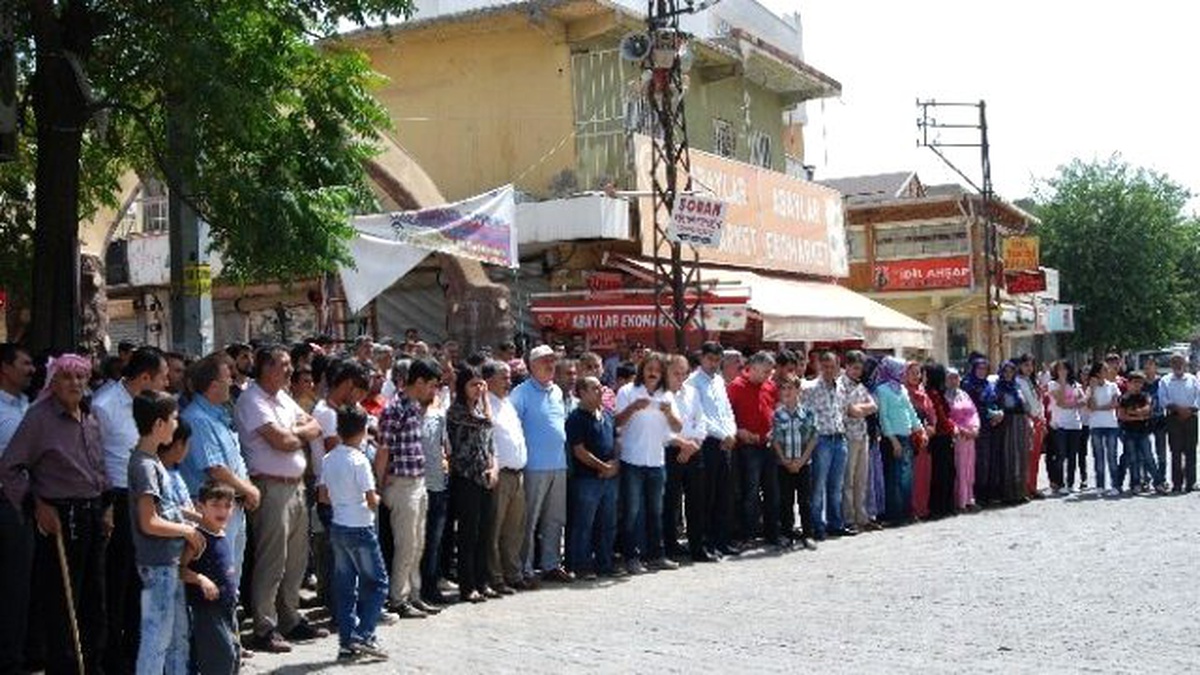 Esnaf Bu Kez \'Barış\' İçin Kepenk Kapattı