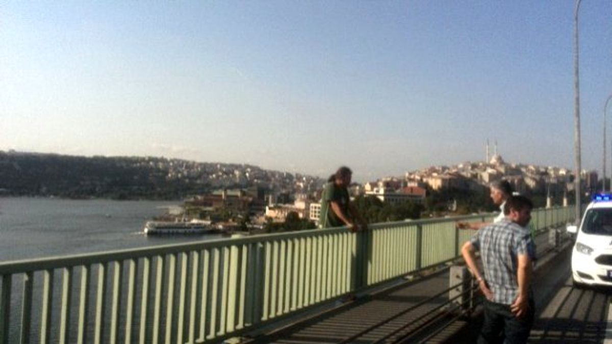 Haliç Köprüsündeki İntihar Girişimi Trafiği Felç Etti