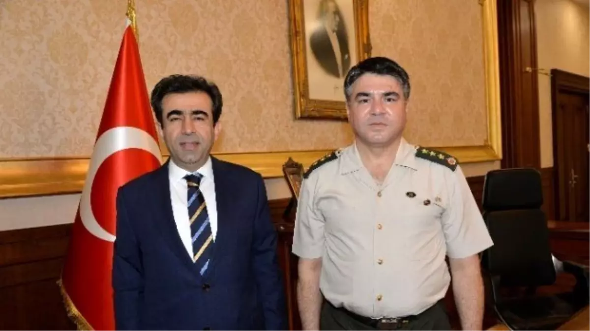 Jandarma Albay Mehmet Ertürk\'ten Kocaeli Valisi Güzeloğlu\'na Ziyaret