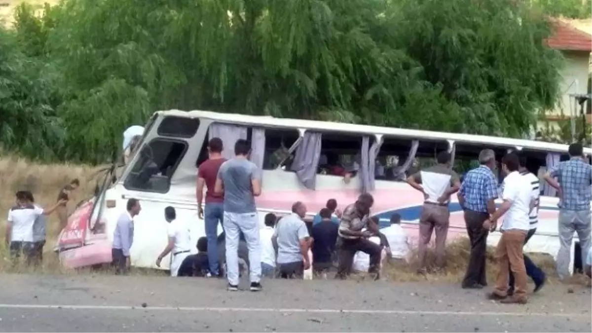 Kayseri\'de İşçileri Taşıyan Otobüs Devrildi