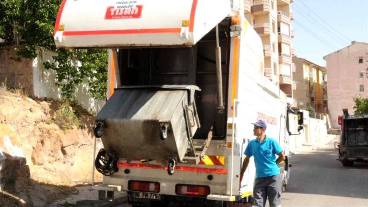 Niğde Belediyesi Çöp Konteynırı Yıkama Aracı Aldı