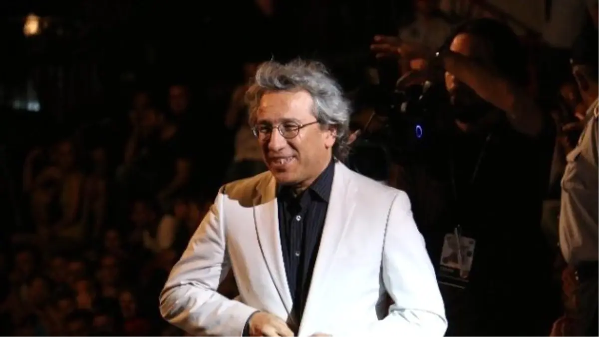 Şebnem Ferah Konserinde Can Dündar\'a 7 Buçuk Yıl Hapis Şoku