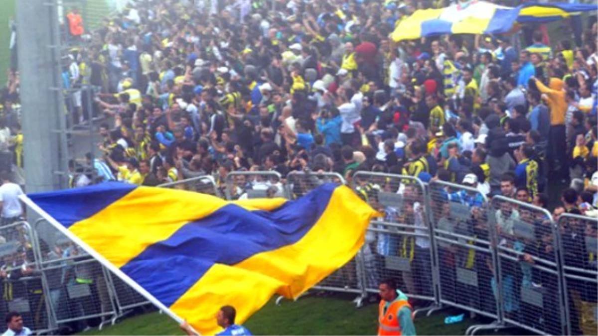 Ukraynalı Taraftarlar, Maç Öncesinde Fenerbahçeli Taraftarlara Saldırdı