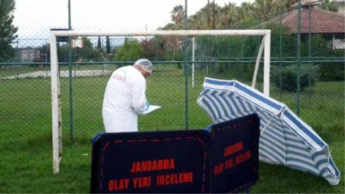 Üzerine Kale Direği Devrilen Genç Yaşamını Yitirdi