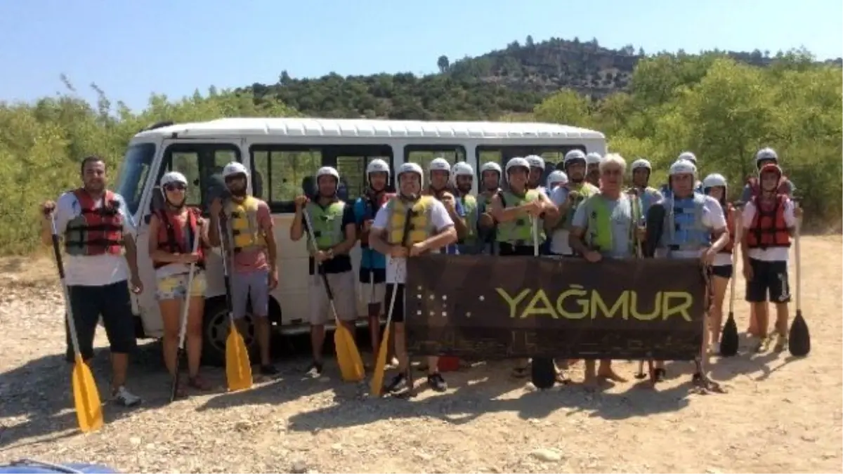 Yağmur"Cular Rafting ile Göksu Nehri\'ne Meydan Okudu