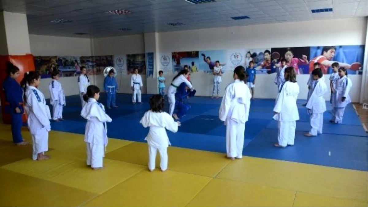 Yunusemre Belediyesi Judoda Başarılı Sporcular Yetiştiriyor