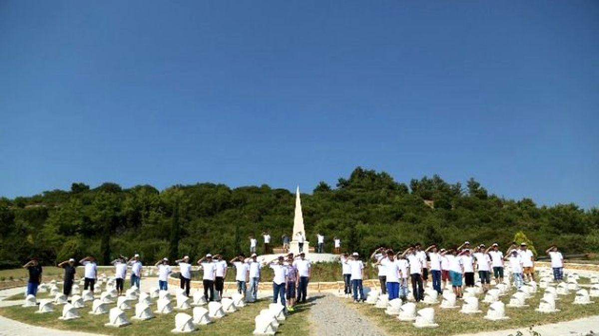 Zeytinburnulu Gençler Seyit Onbaşı\'nın Mermisini Omuzladı