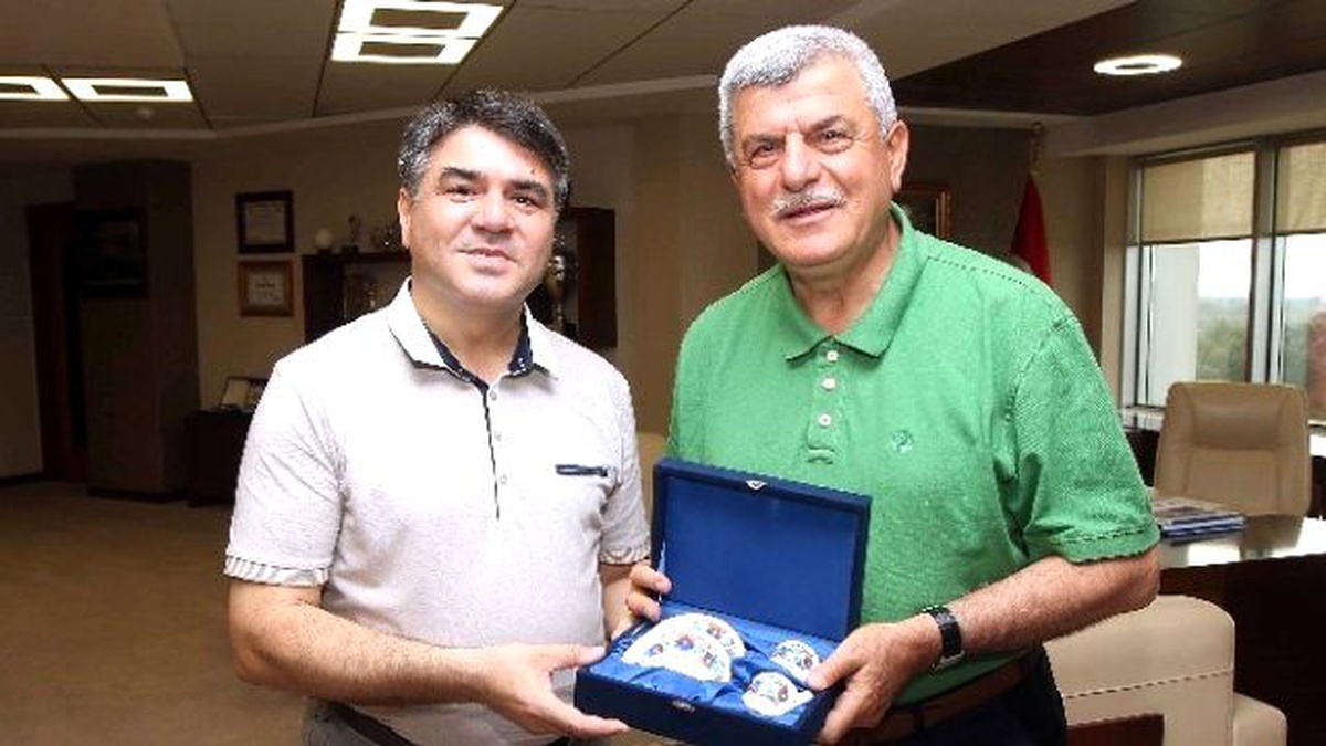 Albay Ertürk\'ten, Karaosmanoğlu\'na Veda Ziyareti