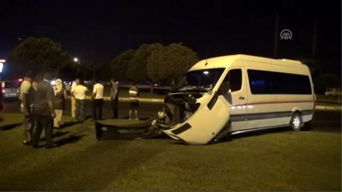 Antalya\'da Trafik Kazası: 5 Yaralı