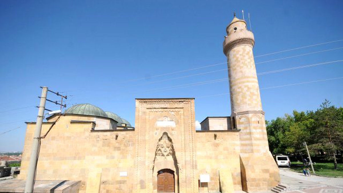Belediye Niğde Kalesini Turizme Kazandırıyor