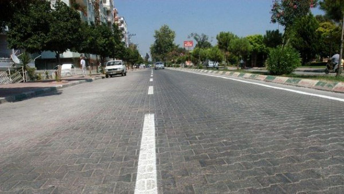 Ceyhan\'ın Yollarını Büyükşehir Çiziyor