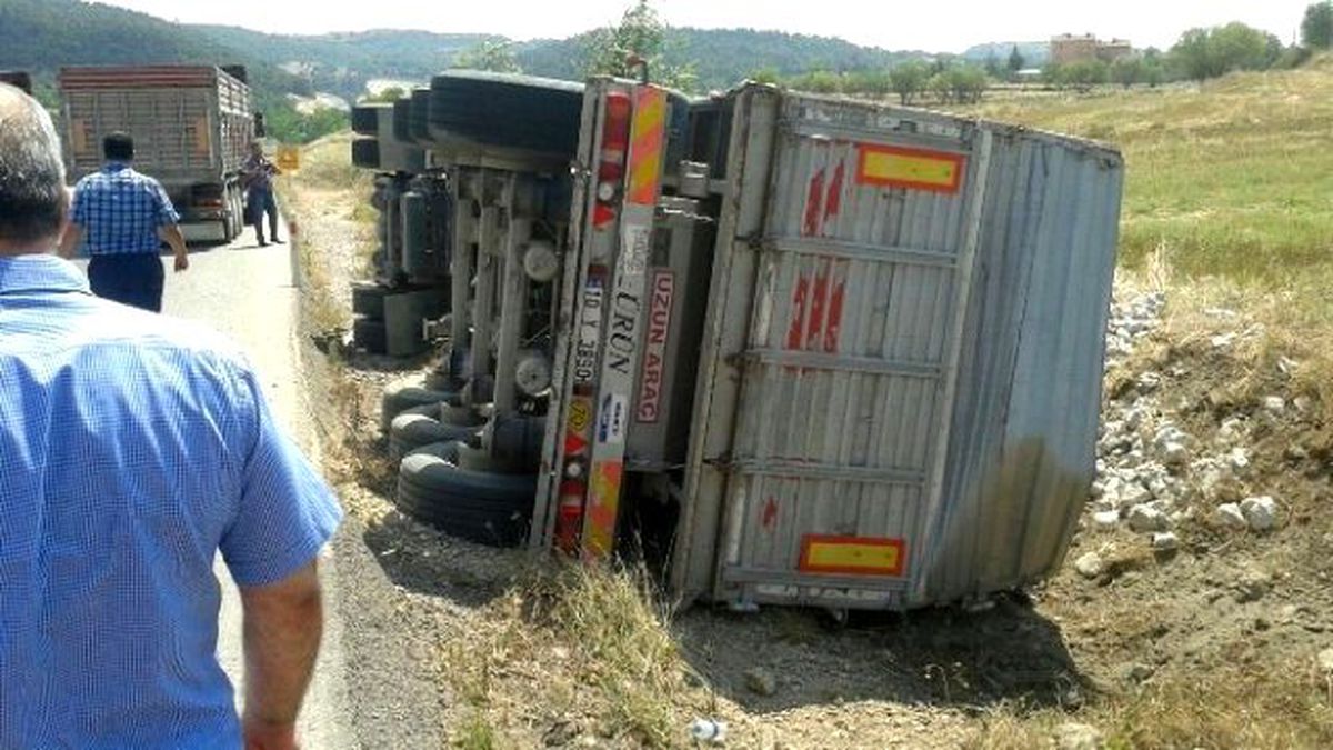 Devrilen Kamyondan Sağ Çıktı