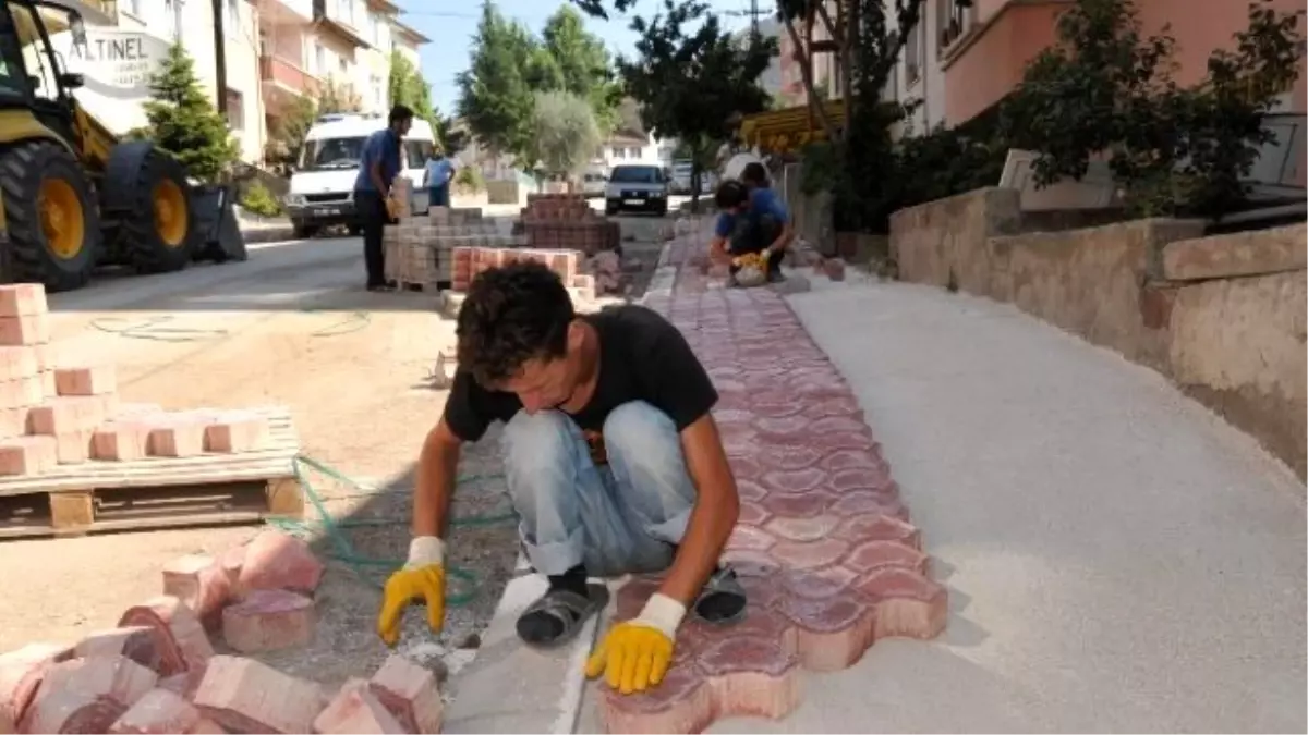 Fahri Korutürk Caddesi\'ne Modern Kaldırım Uygulaması