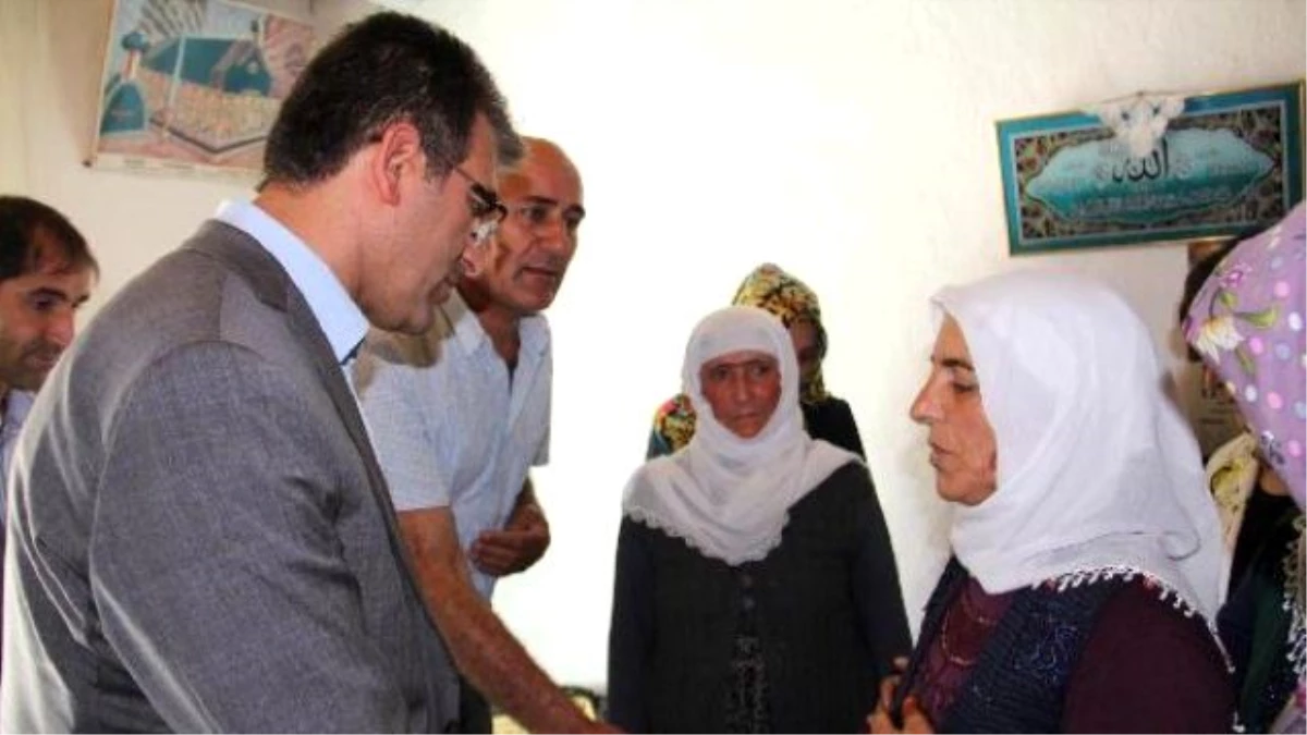HDP\'li Vekiller, Şehit Askerin Ailesini Ziyaret Etti