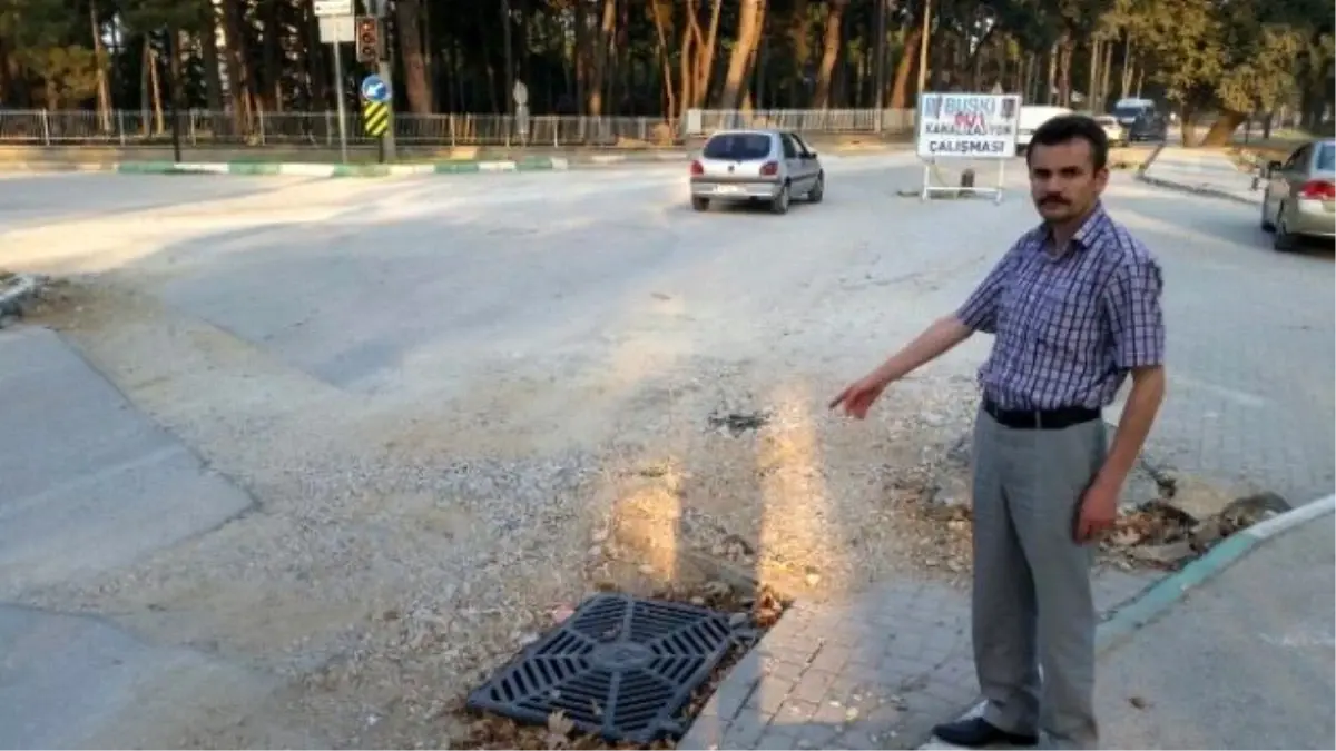 Hürriyet Caddesi Bir Aydır Trafiğe Kapalı