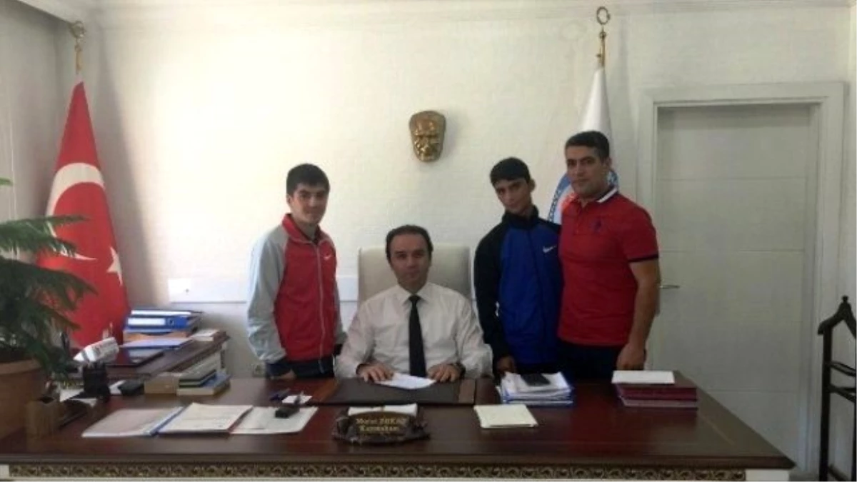 Milli Sporculardan Kaymakam Erkan ve Başkan Aksoy\'a Ziyaret