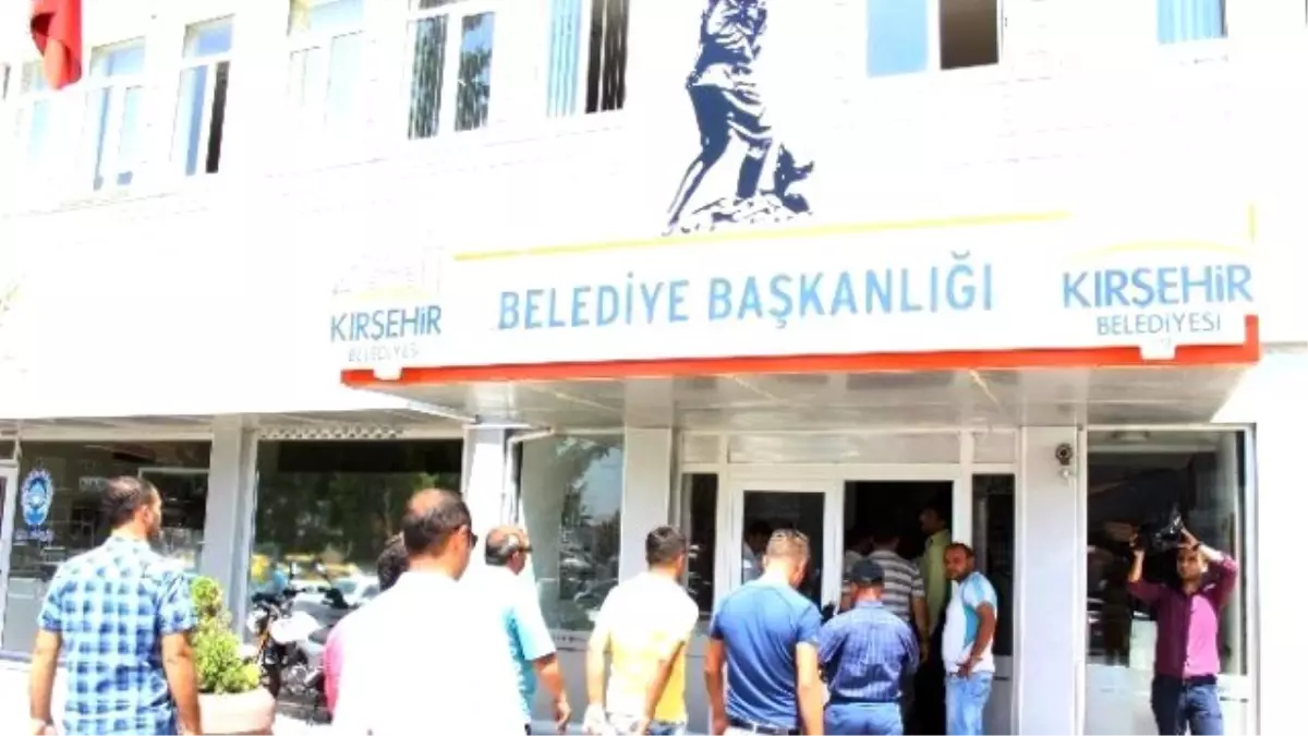 Neşet Ertaş\'ın Mirasçılarından Düğünlerde Elektro Saz Kullanılmamasına Tepki