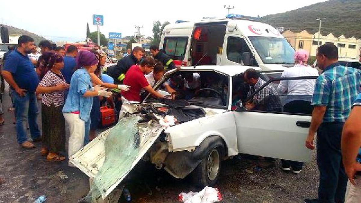 Otomobil Tır\'a Arkadan Çarptı: 1 Ölü, 6 Yaralı