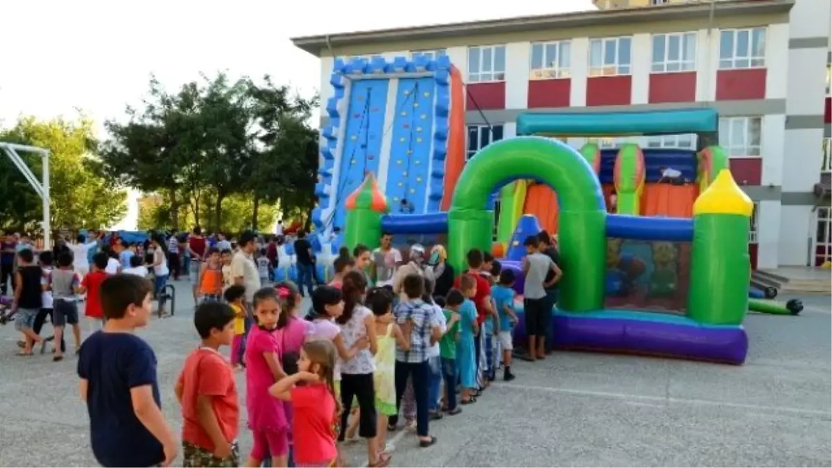 Seyyar Oyun Grupları Çocukların Yüzünü Güldürdü