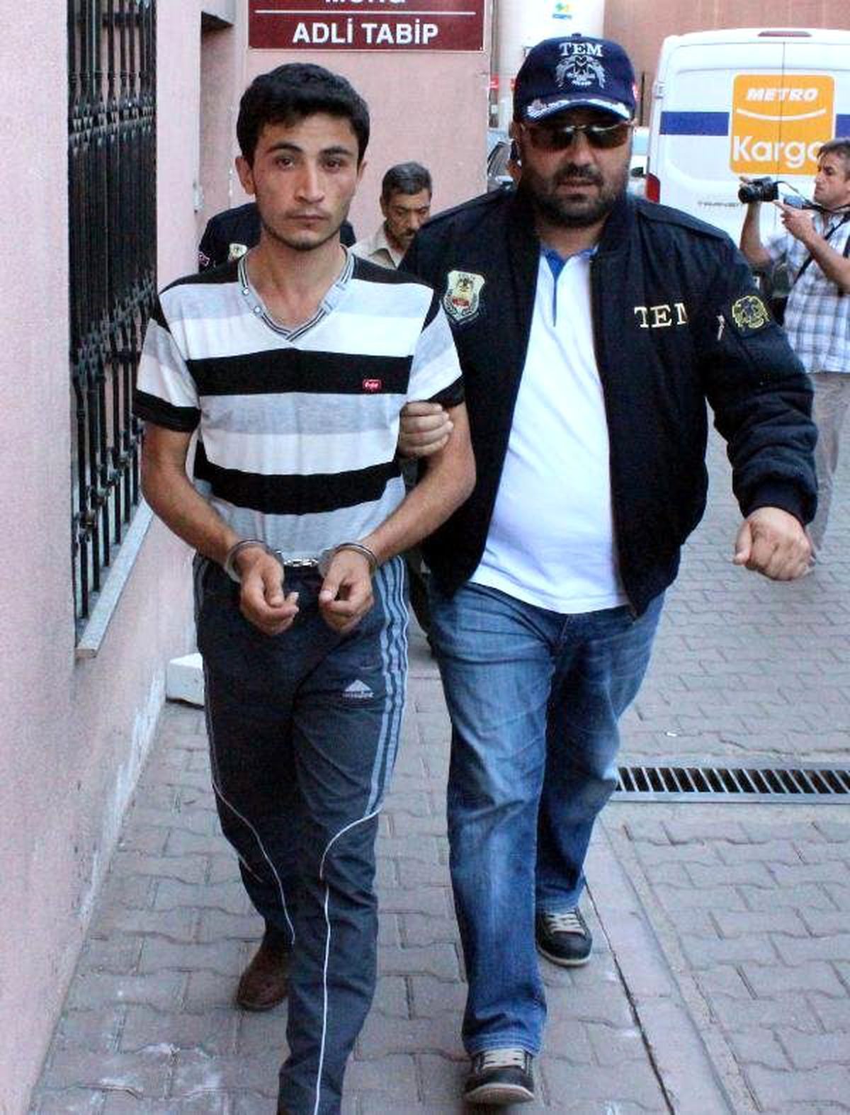Suriyeli 2 Kardeşte 3 El Bombası ve 3 Tabanca