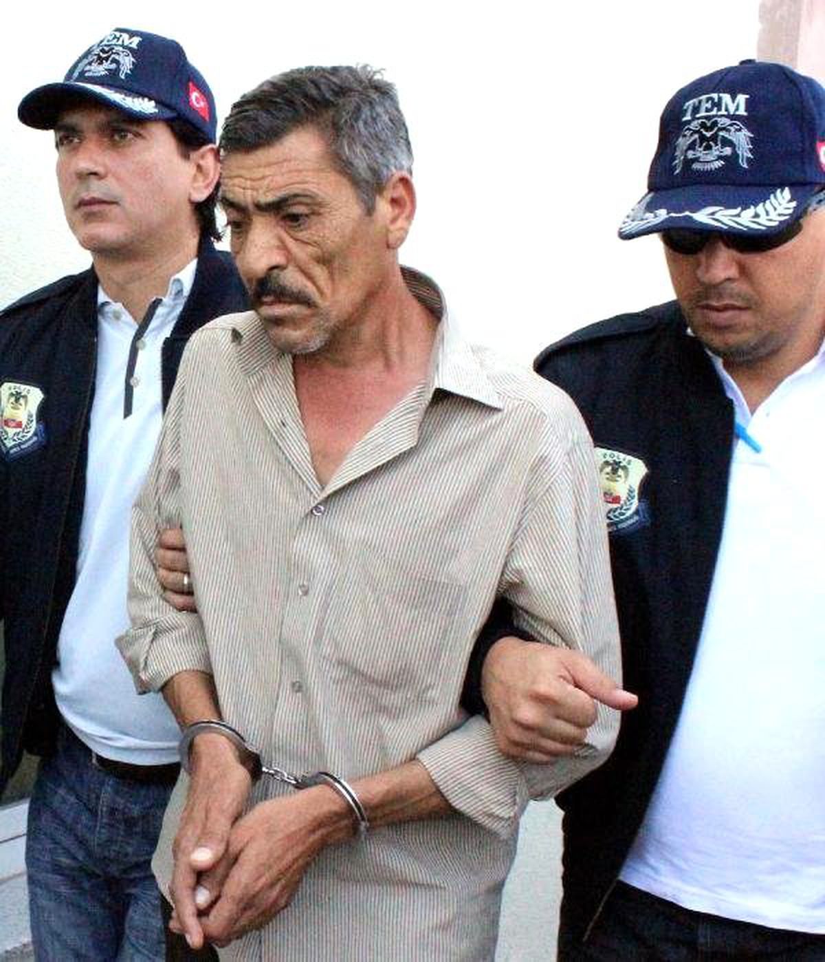 Suriyeli 2 Kardeşte 3 El Bombası ve 3 Tabanca (2)