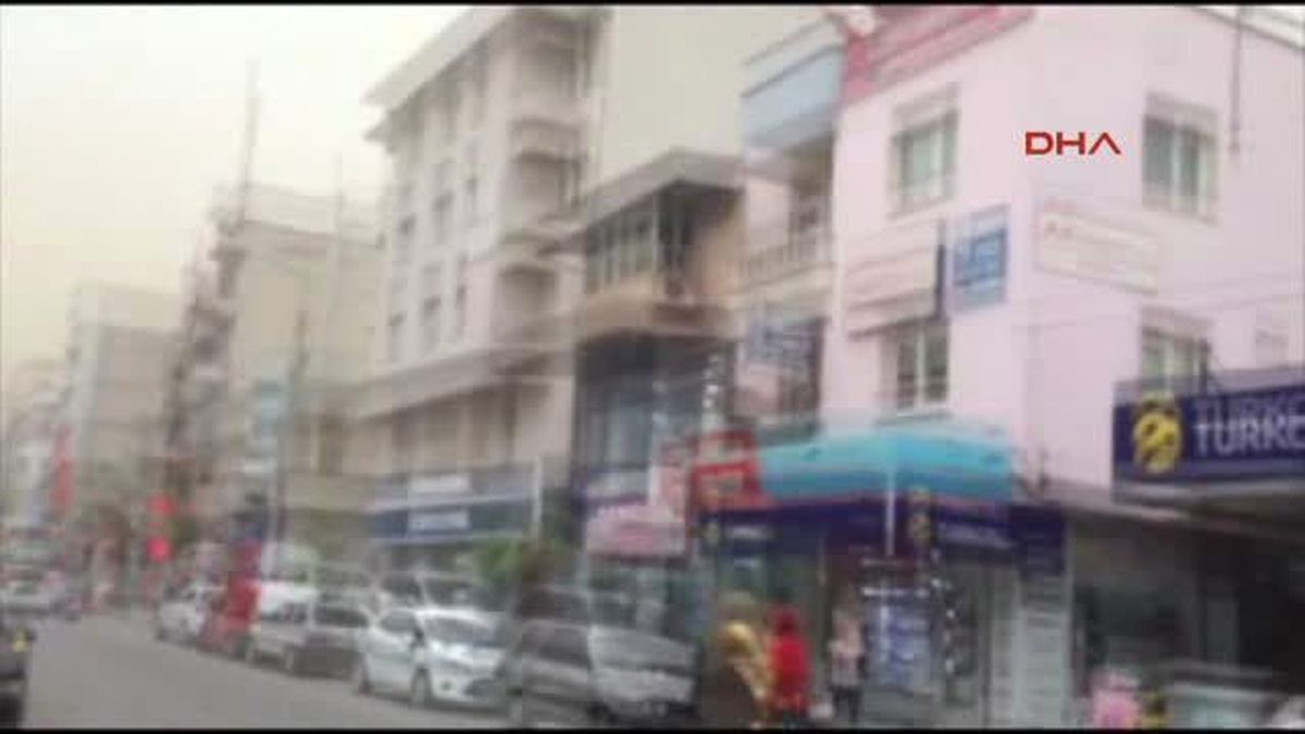Turgutlu\'da Şiddetli Rüzgar Hayatı Olumsuz Etkiliyor