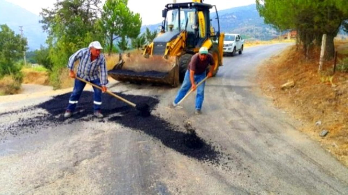 Alaşehir\'de Yol Bakım Çalışmaları Sürüyor